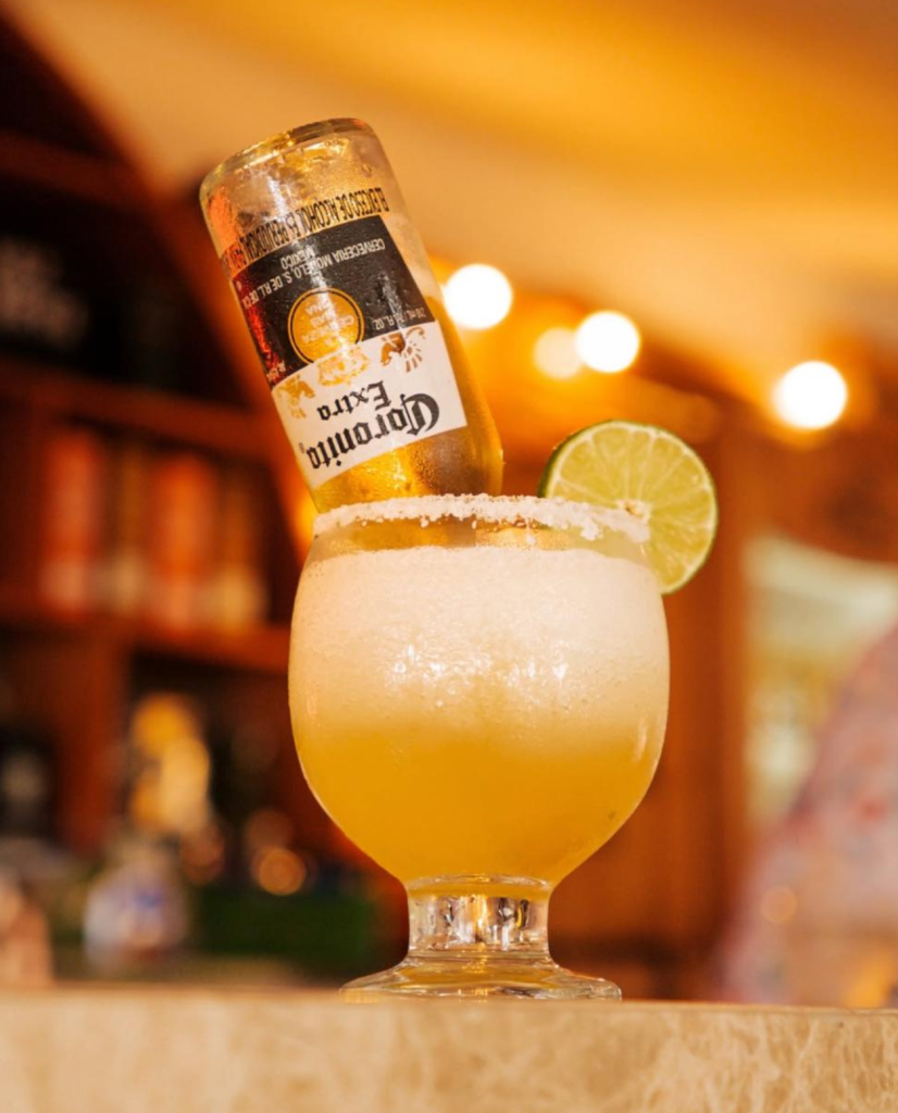 Disfruta de los mejores cocteles y bebidas en Kylimandiaro